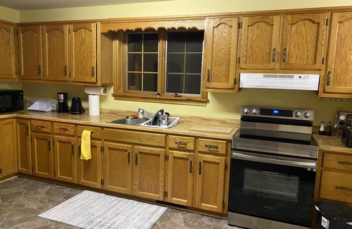 Mineville Casa | waterfront 3 bedroom house in central location