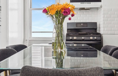 Southeast Yonkers Casa | NY Prime Luxury Escape with KING Bed + Easy Parking