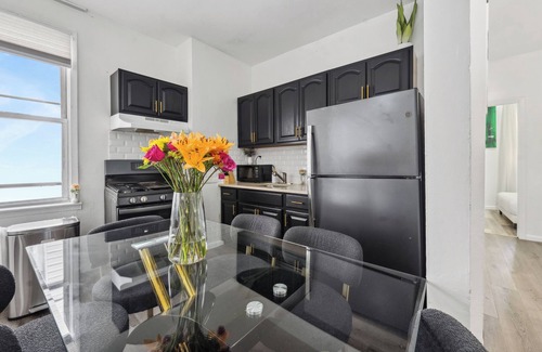 Southeast Yonkers Casa | NY Prime Luxury Escape with KING Bed + Easy Parking