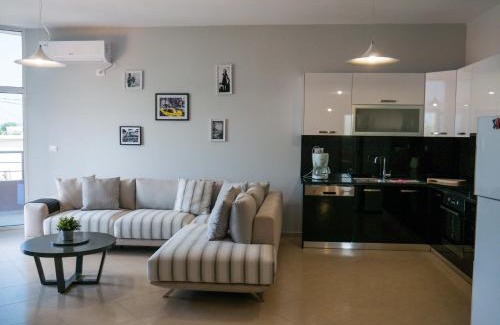 Tragjas Apartamento | NYC Modern & Spacious Apartament 5 min from seaside
