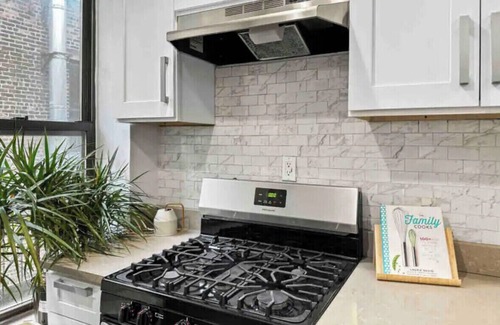 Central Park North Apartamento | NYC XL 3 bedroom 4 bed Brownstone Gem !