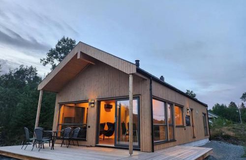 Leksvik Casa | Nyoppført hytte med badestamp