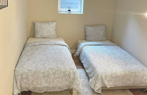 Hovik Apartamento | Nyrenovert Leilighet på Høvik med Gratis Parkering