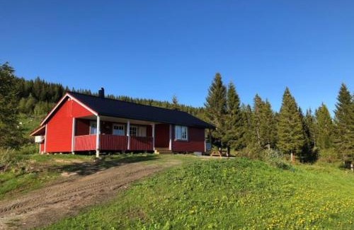 Lierne Casa | Nyrestaurert og koselig hytte ved Skjelbredvatnet.
