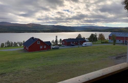 Lierne Casa | Nyrestaurert og koselig hytte ved Skjelbredvatnet.