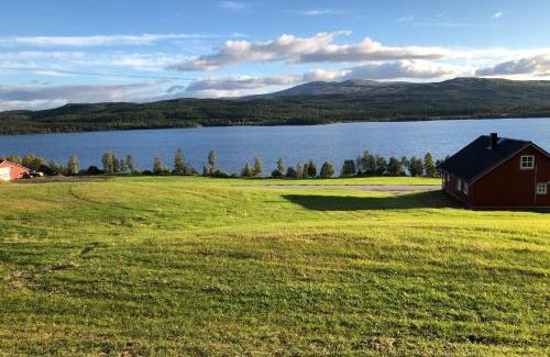 Lierne Casa | Nyrestaurert og koselig hytte ved Skjelbredvatnet.