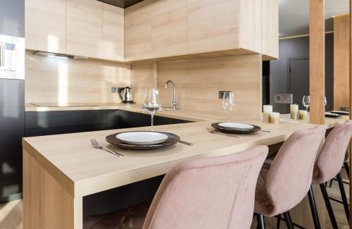 Shevchenkivs'kyi District Apartamento | Nyvky Like Home - Файна Таун з сезонним басейном - Кв 53