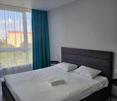 Shevchenkivs'kyi District Apartamento | Nyvky Like Home - Файна Таун із сезонним басейном - Кв 149