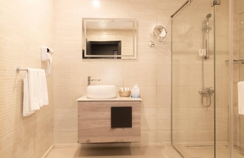 Sweimeh Hotel | O Beach Hotel & Resort