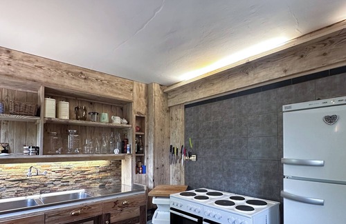 Chalais Cama Y Desayuno | Ô Bercail colonie renovated as an Ecolodge. Magnificent location near Vercorin