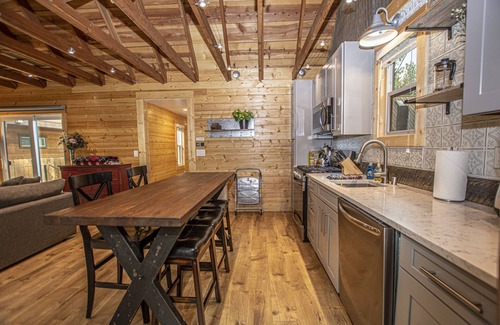 Tahoma Casa | O'Brien's Den: acogedora, c��moda y completamente renovada cabaña en la costa oeste