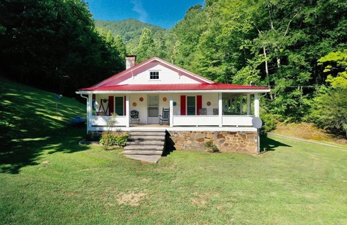 Robbinsville Casa | O'Henry's Getaway, on Cheoah River