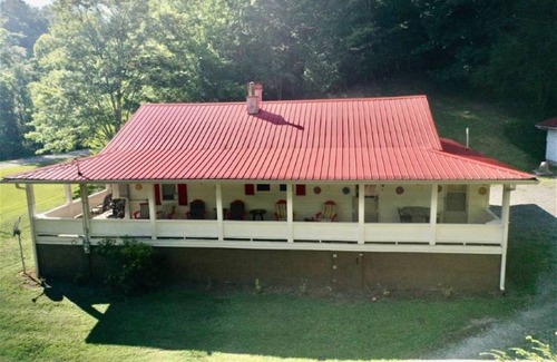 Robbinsville Casa | O'Henry's Getaway, on Cheoah River