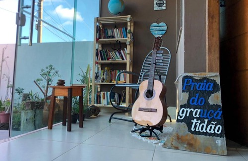 Caravelas Casa | O Paraíso é Aqui Abrolhos - Suíte privativa, cama de casal, ar condicionado e TV - Café da manhã de frente para o mar