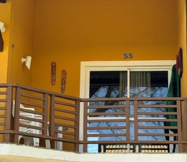 Arembepe Apartamento | O Paraíso é aqui: Pé na Areia em Arembepe