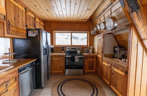 Livingston Cabina | O'Rea Creek Panoramic Horizon, Escape to tranquility of picturesque countryside