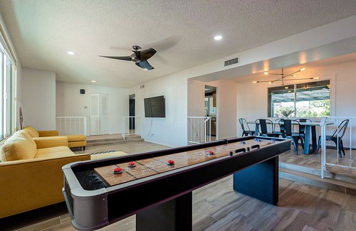 Park Lane Casa | O.T Scottsdale Game House Pop-A-Shot-bball/PingPong