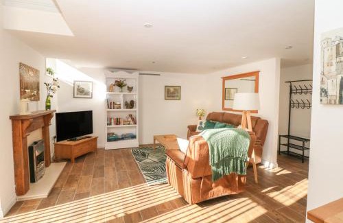 Hollow Meadows Casa | Oak Cottage