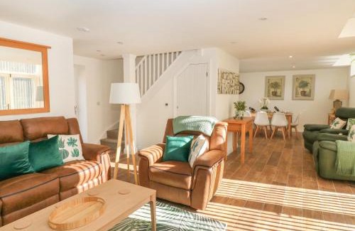 Hollow Meadows Casa | Oak Cottage