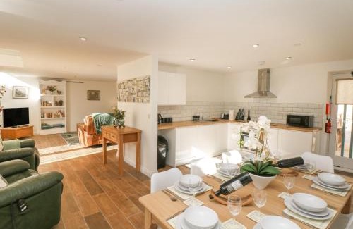 Hollow Meadows Casa | Oak Cottage