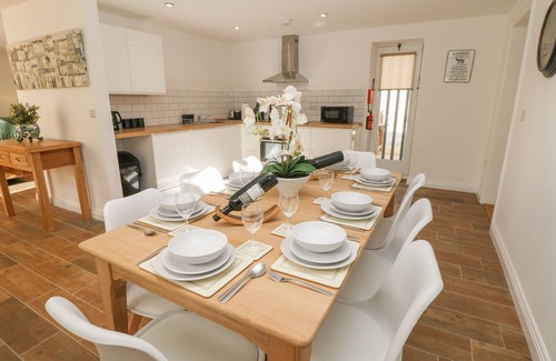 Hollow Meadows Cabaña | OAK COTTAGE, pet friendly in Bolsterstone / Ewden Village