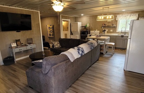 Beersheba Springs Cabina | Oak-dog friendly, homestead w/ livestock, quiet, relaxing, hiking, near Caverns