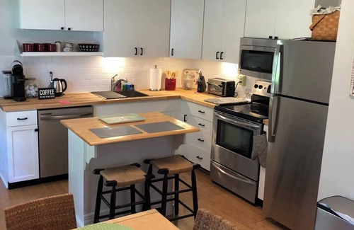 Groton Casa | Oak Grove Cottage - in the foothills of Mystic