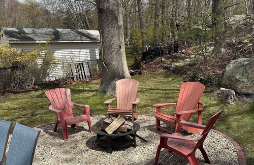 Groton Casa | Oak Grove Cottage - in the foothills of Mystic