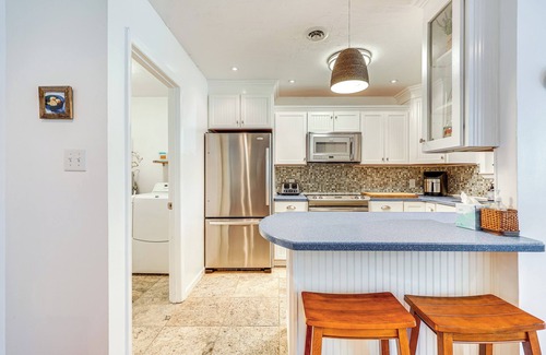 Long Beach Cabaña | Oak Island Cottage: Minutes to Long Beach!