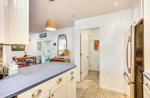 Long Beach Cabaña | Oak Island Cottage: Minutes to Long Beach!