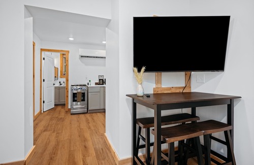 Mayfield Cabaña | Oak Leaf Cottage on Arbutus Lake
