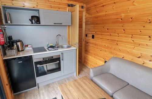 Chacombe Cabaña | Oak Lodge At Bridge Lake Farm & Fishery