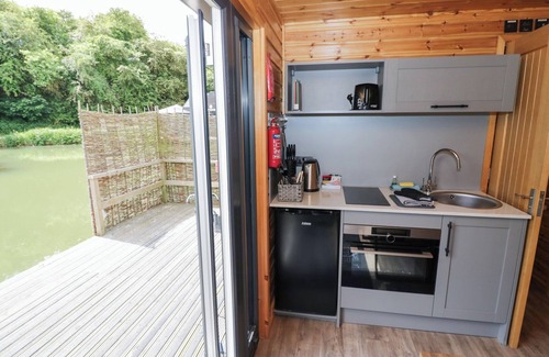 Chacombe Cabaña | Oak Lodge At Bridge Lake Farm & Fishery