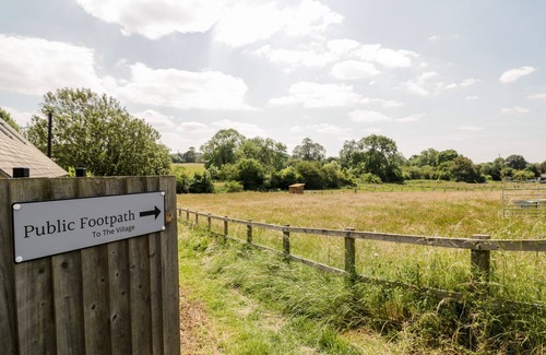 Chacombe Cabaña | Oak Lodge At Bridge Lake Farm & Fishery