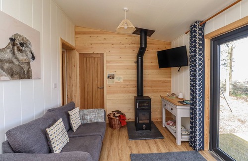 Morpeth Cabaña | OAK LODGE, pet friendly, character holiday cottage in Morpeth