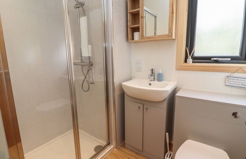Morpeth Cabaña | OAK LODGE, pet friendly, character holiday cottage in Morpeth