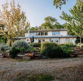 Mariposa Casa | Oak Meadows House