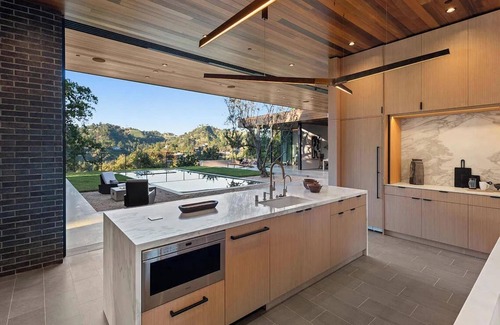 Beverly Hills Casa | Oak Pass Manor: Indoor-Outdoor Luxury with Pool, Sauna & Panoramic Views