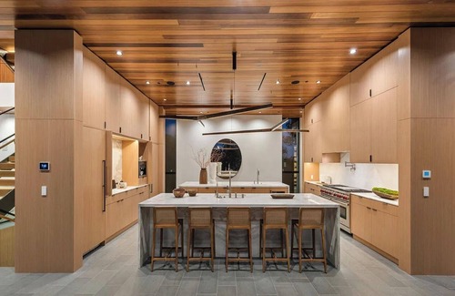 Beverly Hills Casa | Oak Pass Manor: Indoor-Outdoor Luxury with Pool, Sauna & Panoramic Views