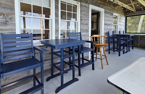 Mac Mahan Casa | OAK POINT CABIN | WATERFRONT | 2 Bed, 1 Bath