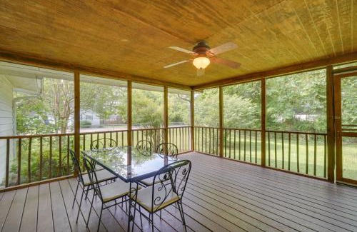 Oak Ridge Casa | Oak Ridge Retreat with Porch Less Than 1 Mi to Downtown