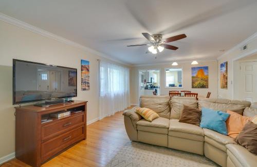 Oak Ridge Casa | Oak Ridge Retreat with Porch Less Than 1 Mi to Downtown
