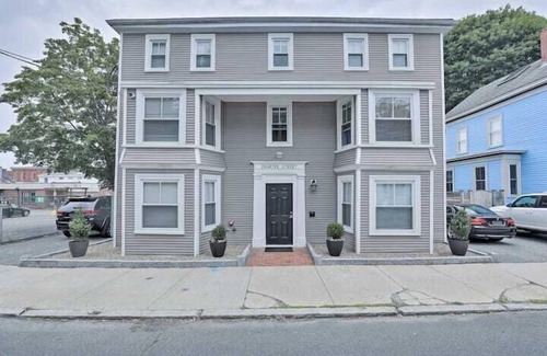 Newburyport Apartamento | Oak Suite at The Hygge House