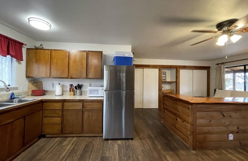 Ahwahnee Cabina | Oak Suite - Sierra Mountain Lodge