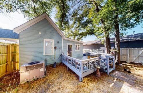 Wilmington Casa | Oak Tree Breeze
