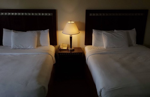 Monrovia Hotel | Oak Tree Inn