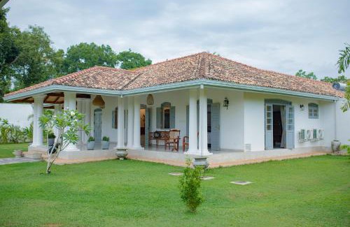 Thiranagama Casa | Oak Tree Villa