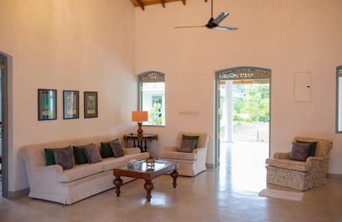 Thiranagama Casa | Oak Tree Villa