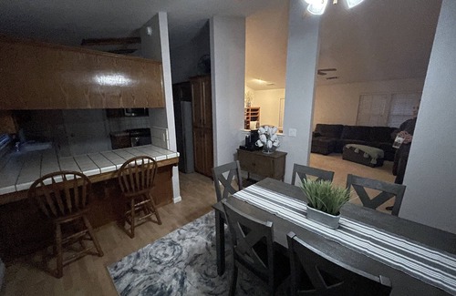 Visalia Casa | Oak West Home