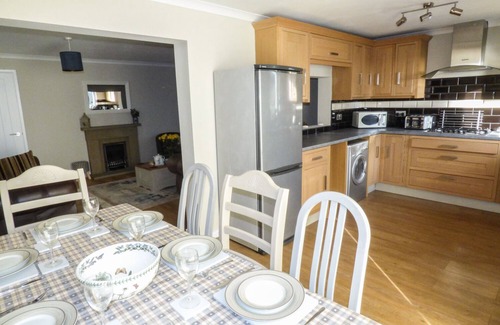 Llanstadwell Casa | OAKDENE, admite mascotas, con un jardín en Neyland, Ref 974469